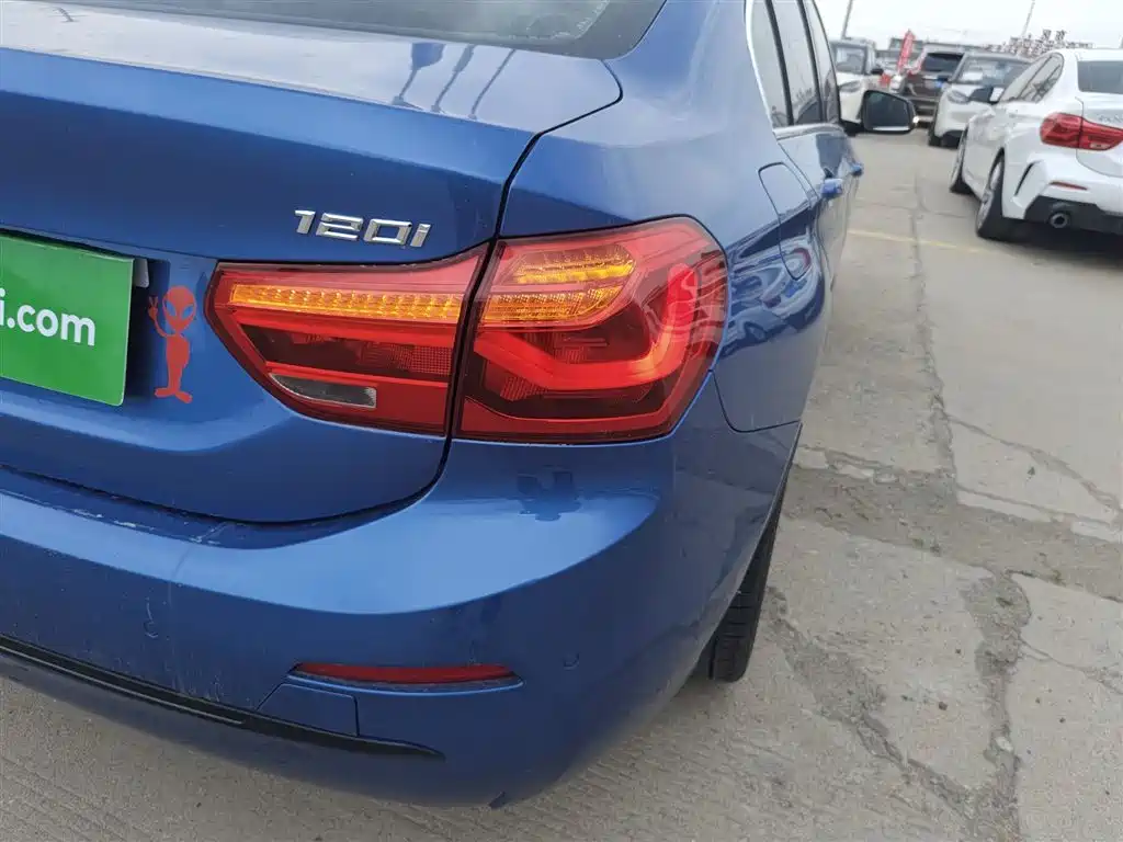BMW 1 Series 2017 118i Sport фото 24