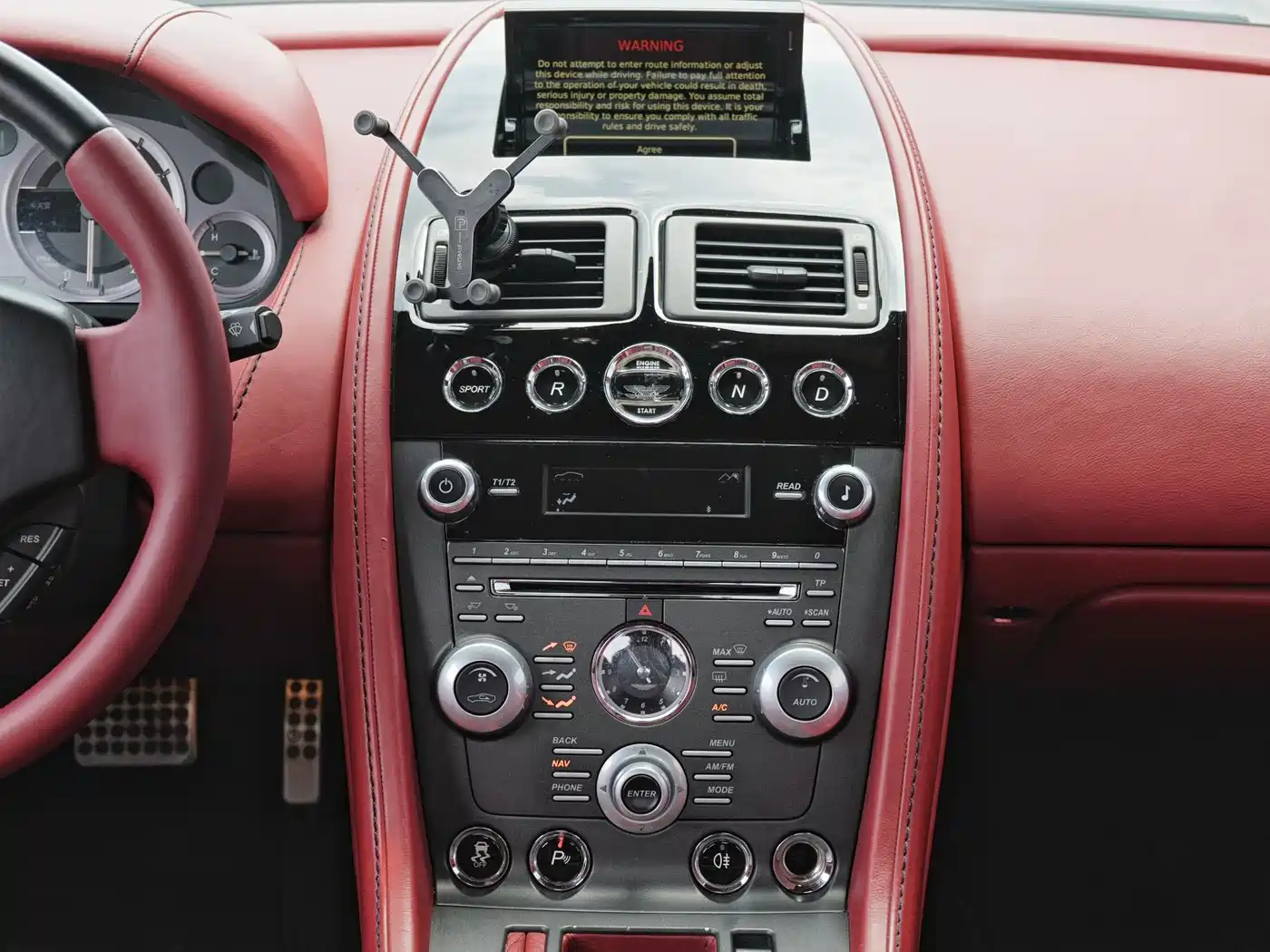 Aston Martin V8 Vantage 2015 4.7L Coupe фото 8