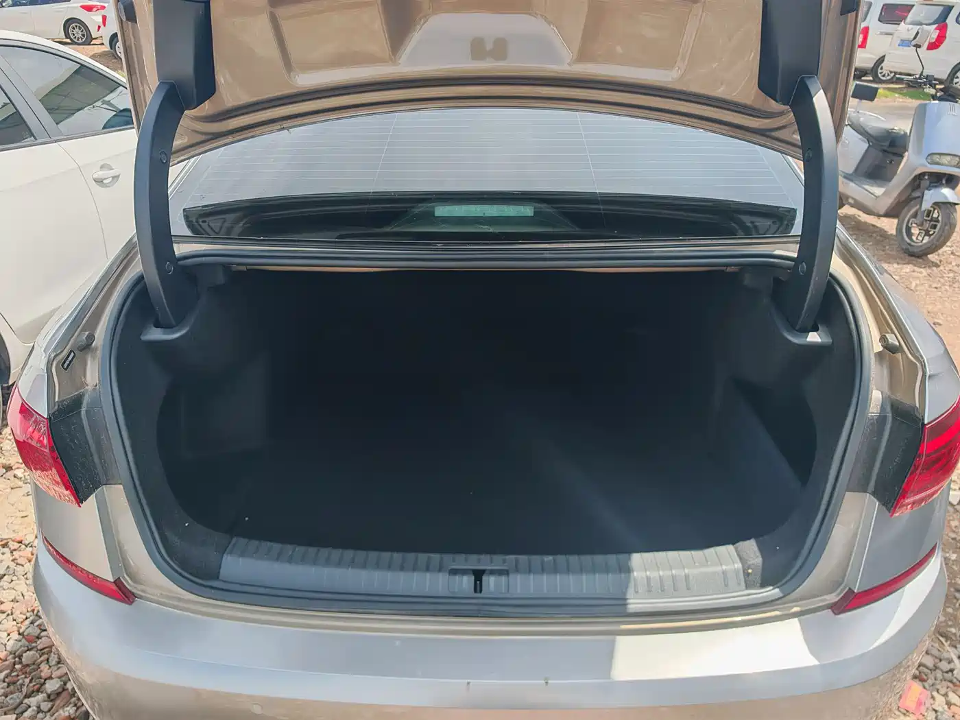 Volkswagen Passat 2022 330TSI Luxury Edition фото 16