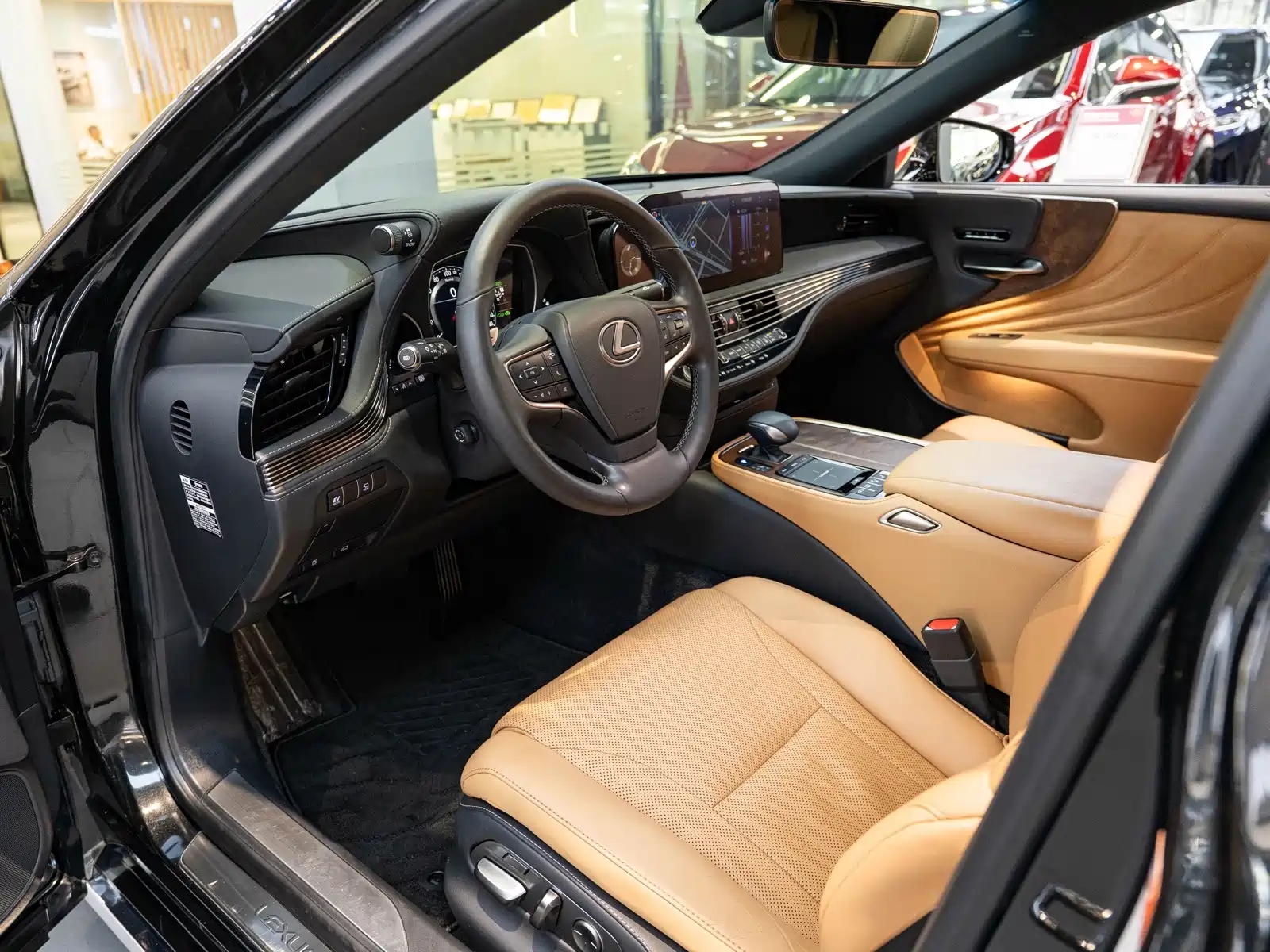 Фото 9 - Lexus LS