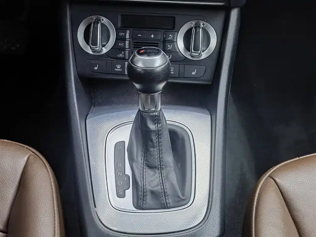 Audi Q3 2015 35 TFSI quattro Technology фото 13