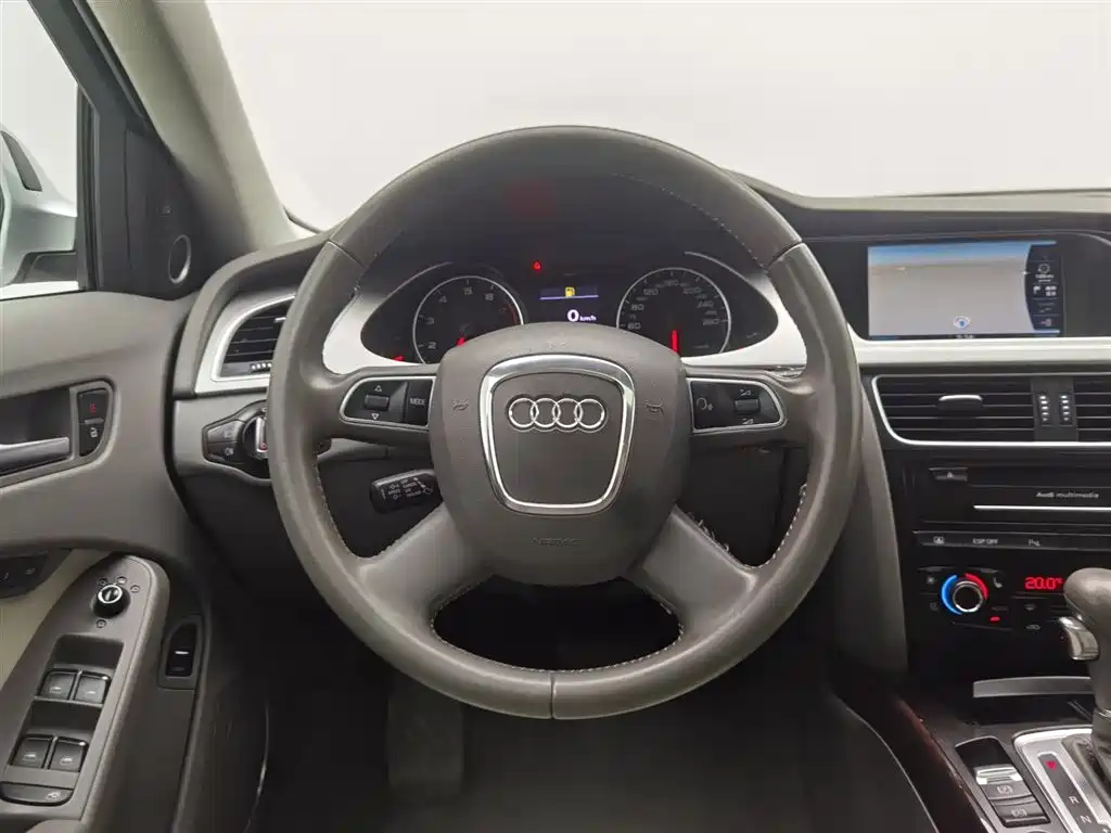 Audi A4L 2010 2.0 TFSI Luxury фото 11