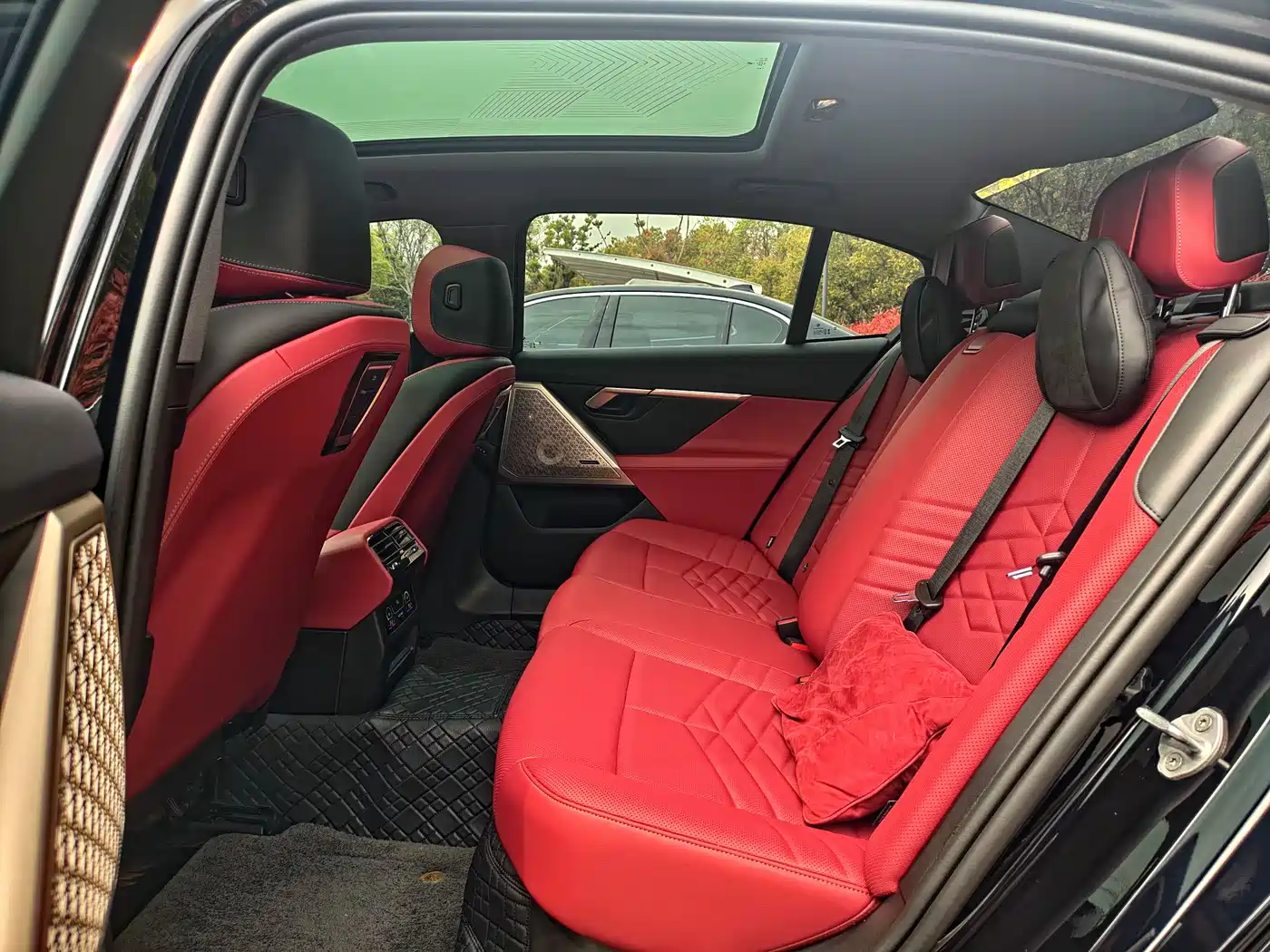 BMW 5 Series 2025 530Li Premium M Sport Package фото 13