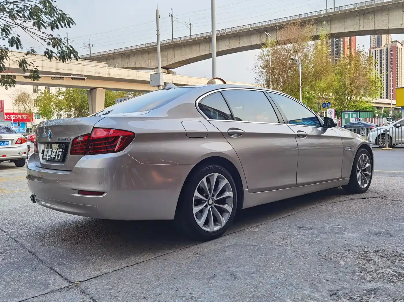BMW 5 Series 2014 528Li Luxury Design Package фото 4