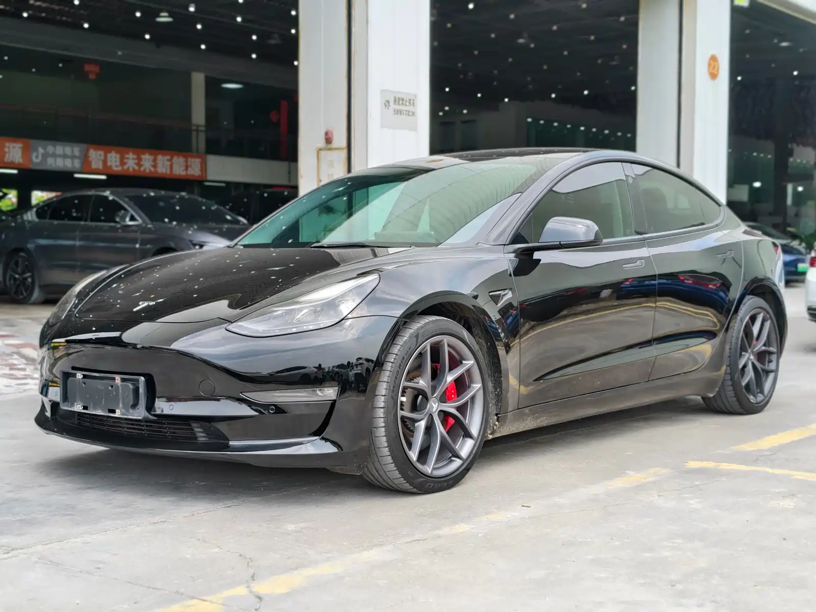 Фото 1 - Tesla Model 3