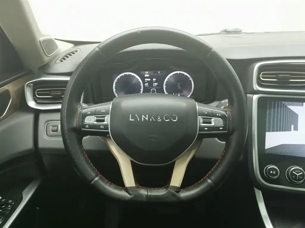 Lynk & Co 01 2017 2.0T 2WD Pro Version фото 11