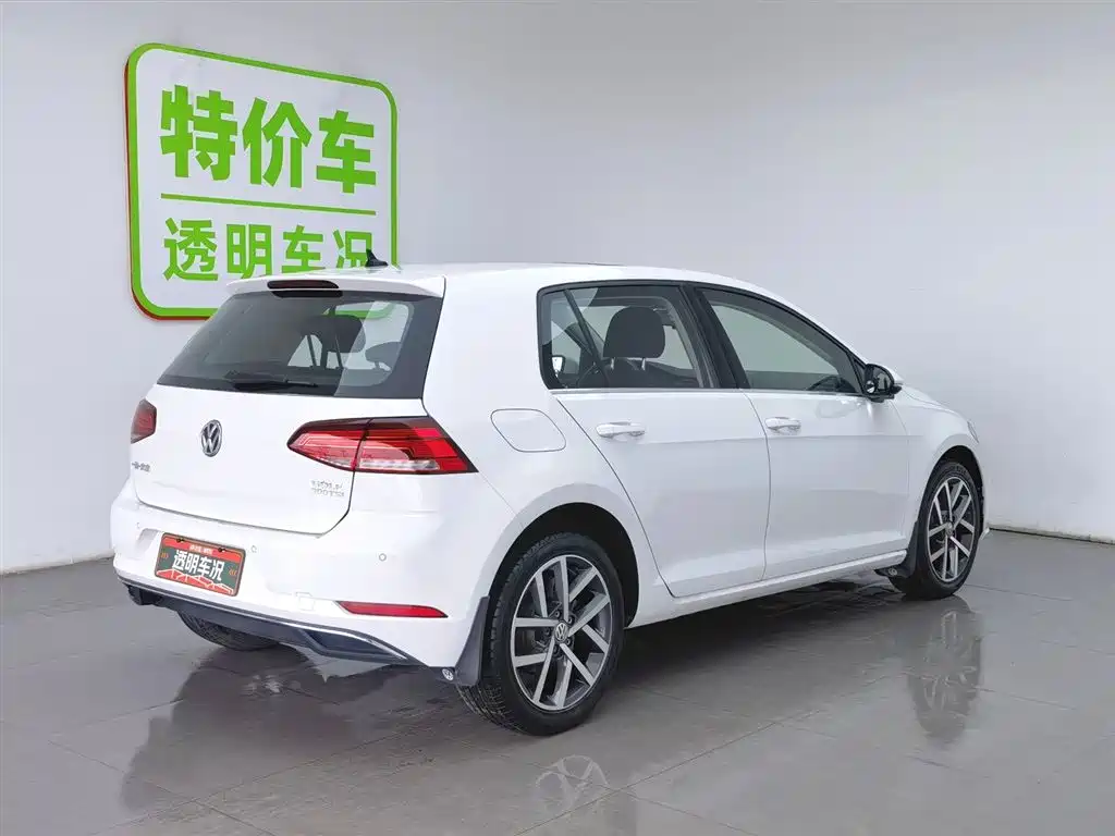 Volkswagen Golf 2020 200TSI DSG Comfort Progressive Edition фото 2