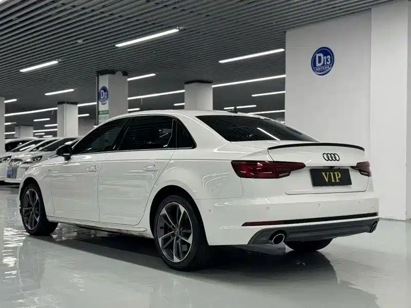 Audi A4L 2018 30th Anniversary 45 TFSI quattro Sport фото 7