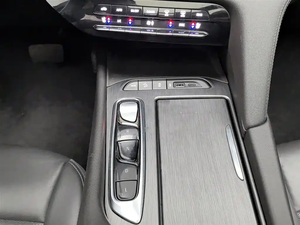 Buick Enclave 2020 28T 4WD Premium Model фото 13