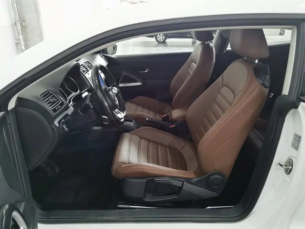 Volkswagen Scirocco 2015 1.4TSI Trend Edition фото 10