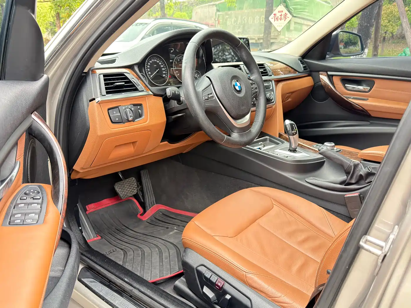 BMW 3 Series 2013 320Li Luxury Design Package фото 3