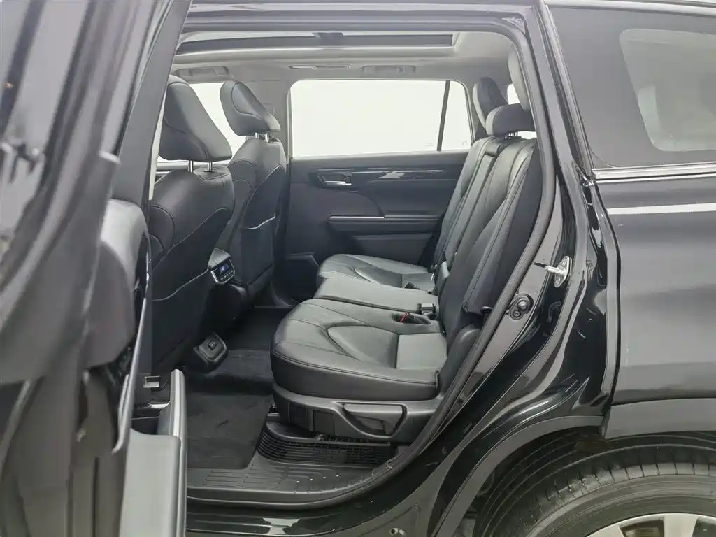Toyota Highlander 2024 2.5L Smart Hybrid 4WD Luxury 7-seater фото 15