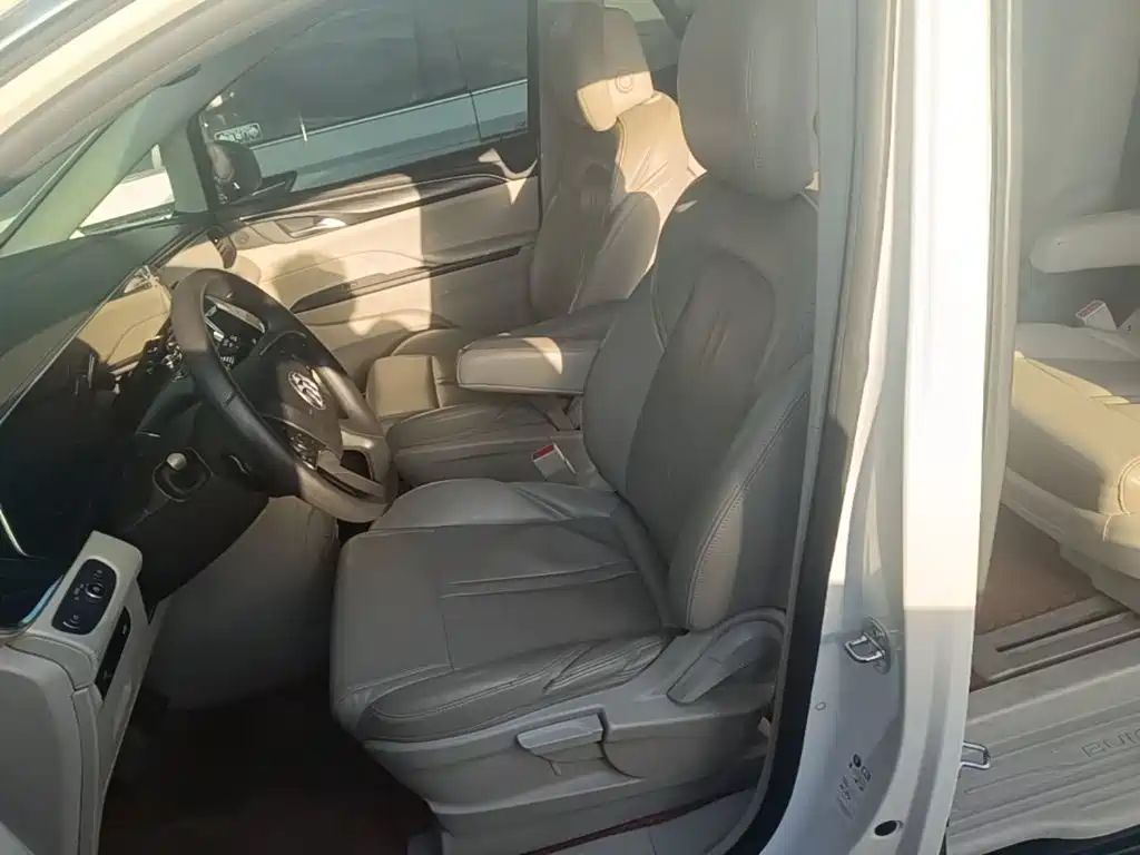 Фото 15 - Buick GL8