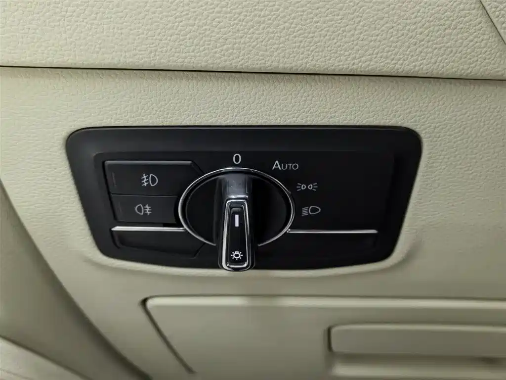 Volkswagen Phideon 2016 380TSI 2WD Prestige Edition фото 21