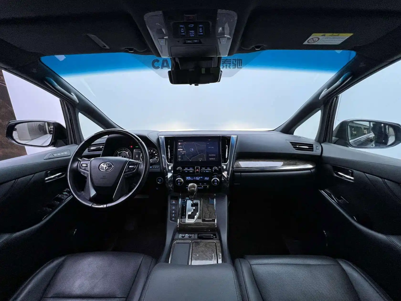 Фото 7 - Toyota Vellfire