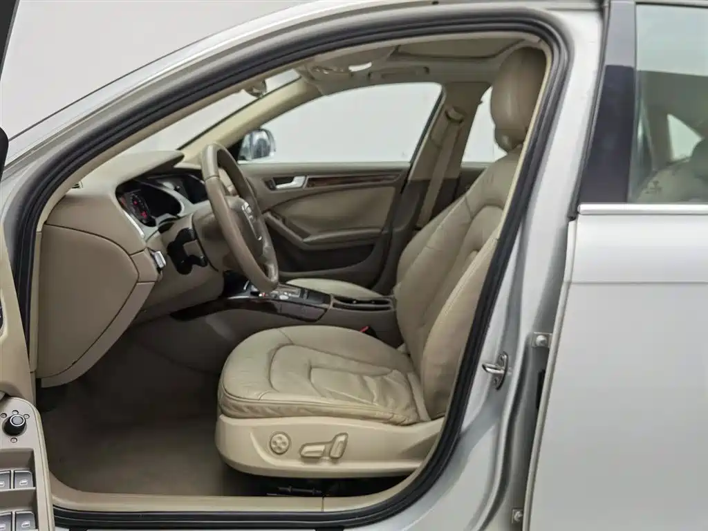 Audi A4L 2009 2.0 TFSI Technology фото 10