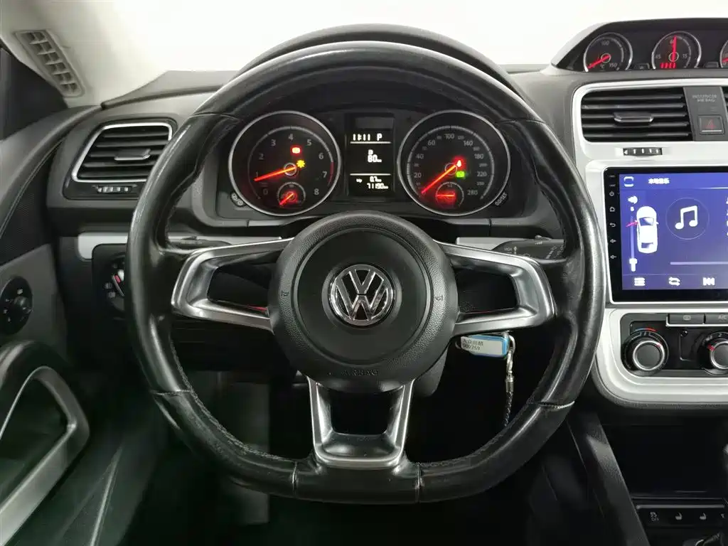 Volkswagen Scirocco 2015 1.4TSI Trend Edition фото 11