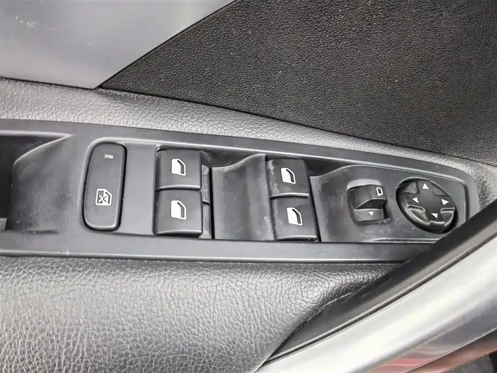 DS 4S 2016 Model 1.6T Automatic Smart Enjoy Edition THP160 фото 9