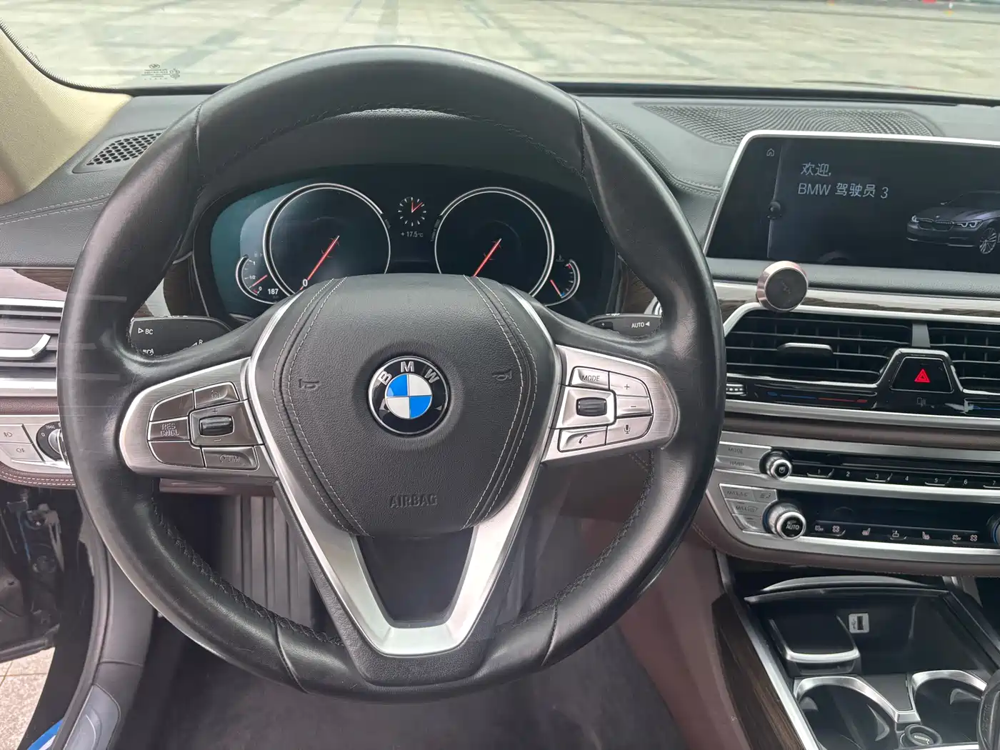 BMW 7 Series 2016 730Li Leading фото 13