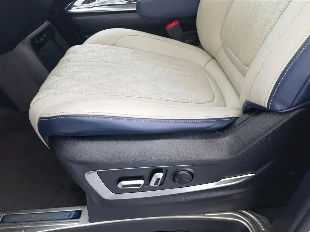 SAIC Maxus Maxus G20 2021 PLUS 2.0T Gasoline Automatic Luxury Edition фото 20