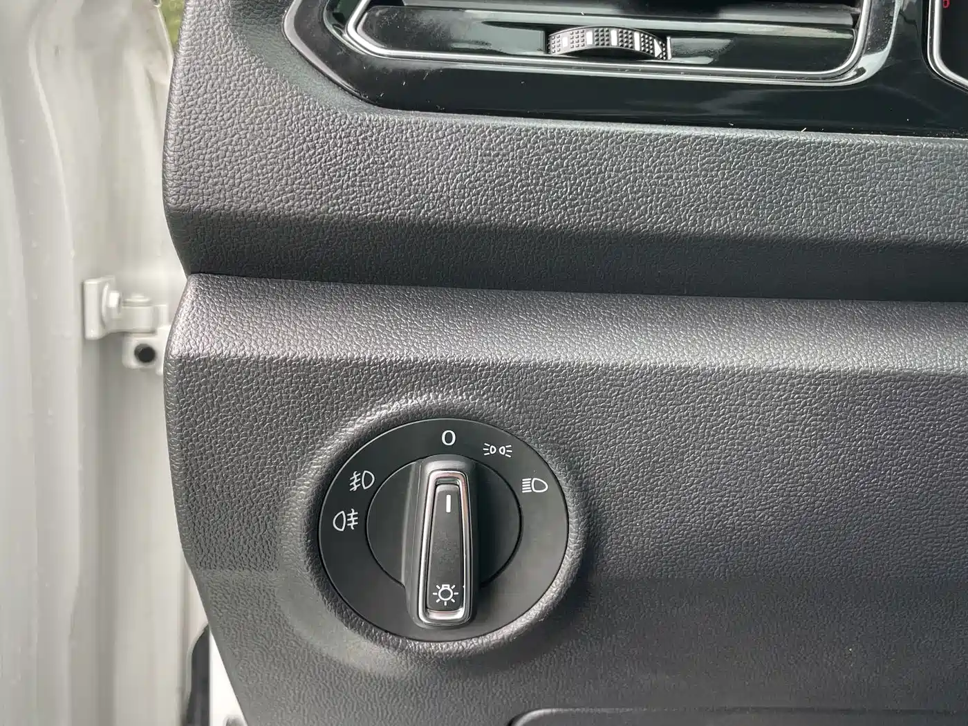 VOLKSWAGEN T ROC EXPLORING SONGS