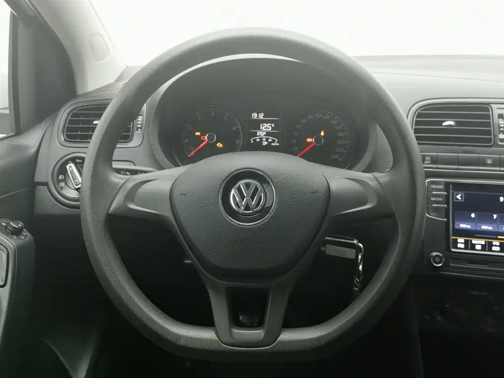 Volkswagen Polo 2018 1.5L Manual Safe Drive фото 11