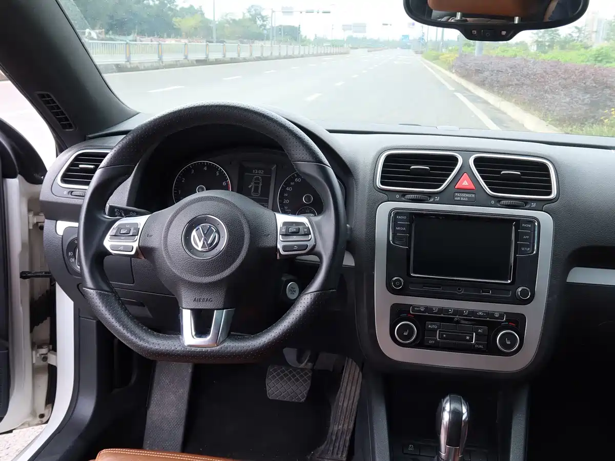 Volkswagen Scirocco 2013 2.0TSI Million Mile Edition фото 3