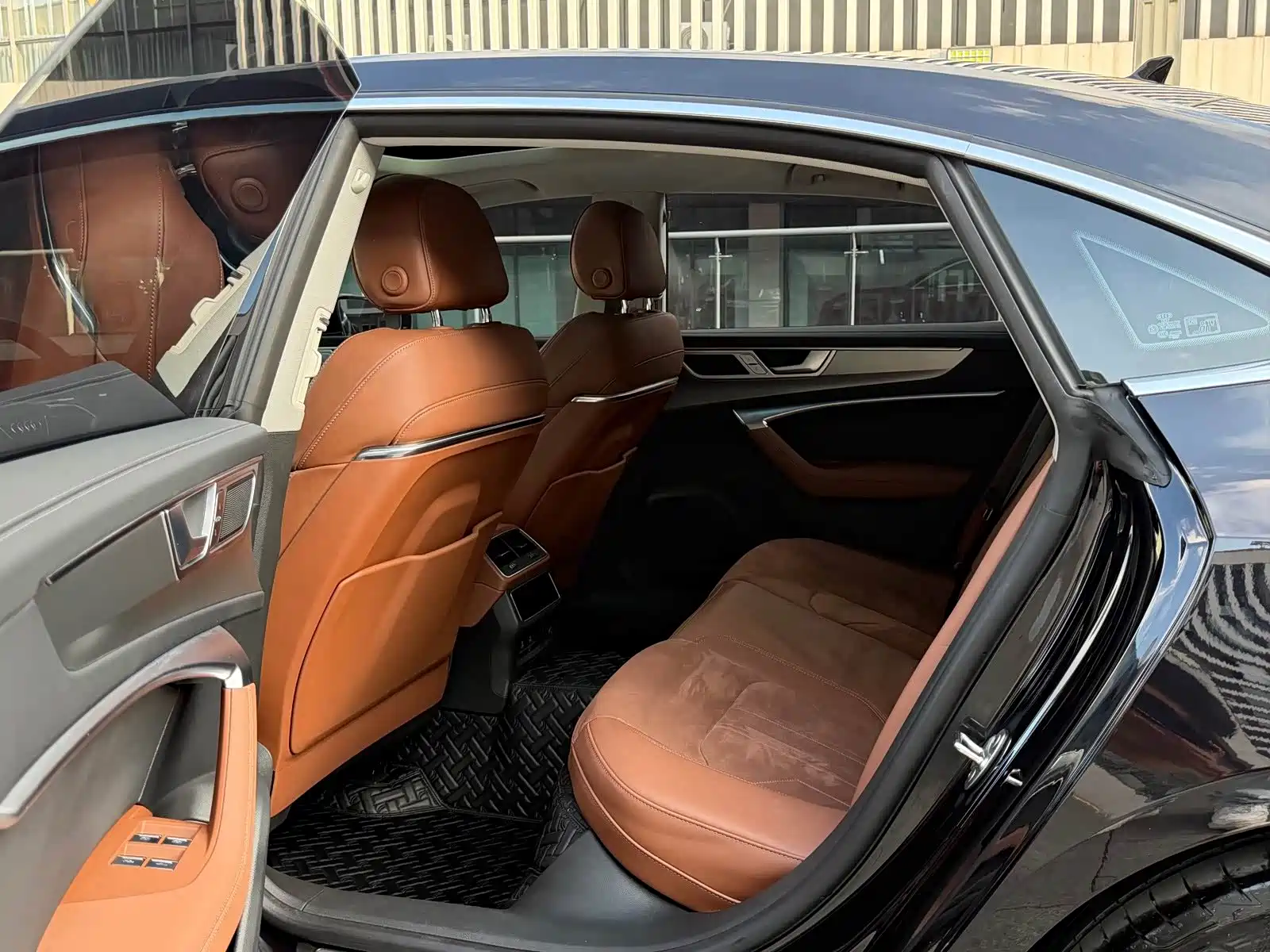 Фото 6 - Audi A7L