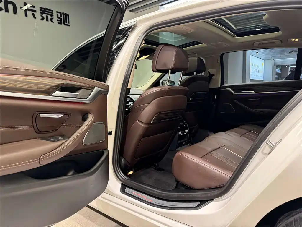 BMW 5 Series 2023 530Li Premium Luxury Package фото 15