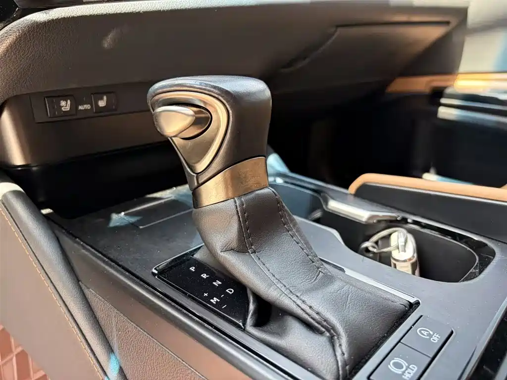 Lexus ES 2022 200 Luxury Edition фото 17