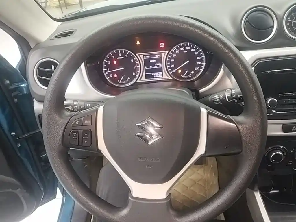 Фото 11 - Suzuki Vitara