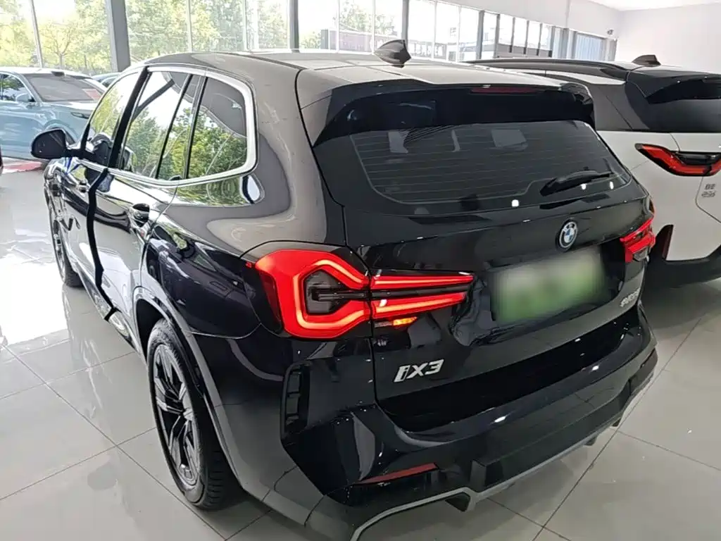 2025 BMW iX3