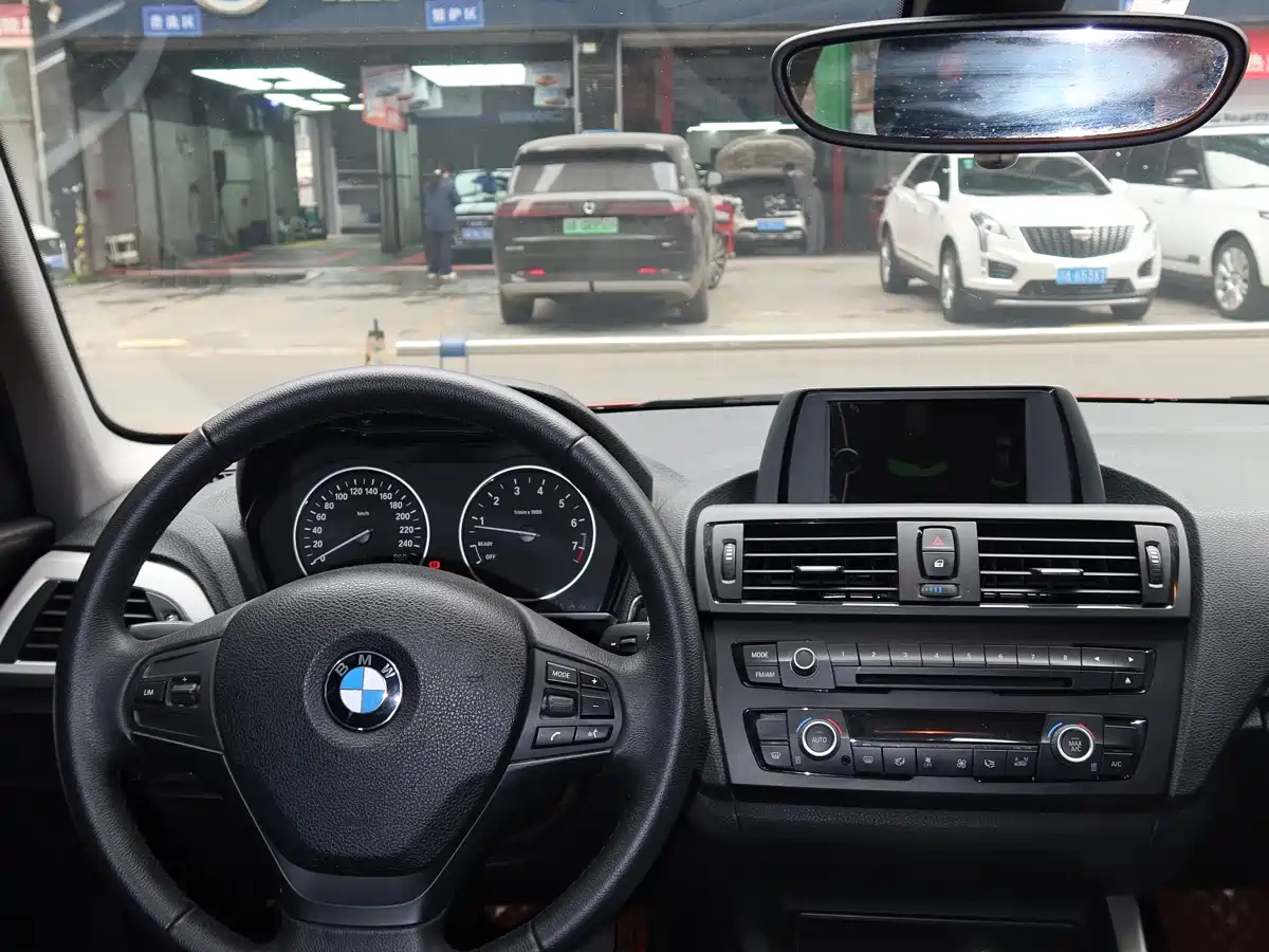 BMW 1 Series (Import) 2013 Facelift 118i Sport Model фото 4