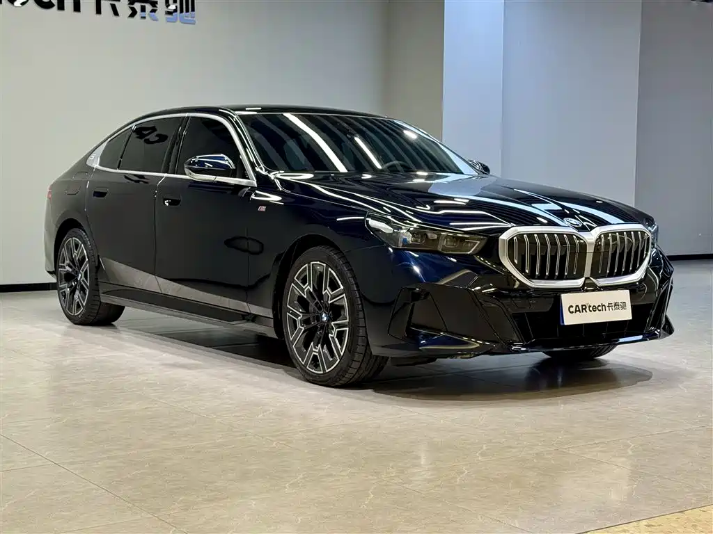 BMW 5 Series 2025 530Li Premium M Sport Package фото 2