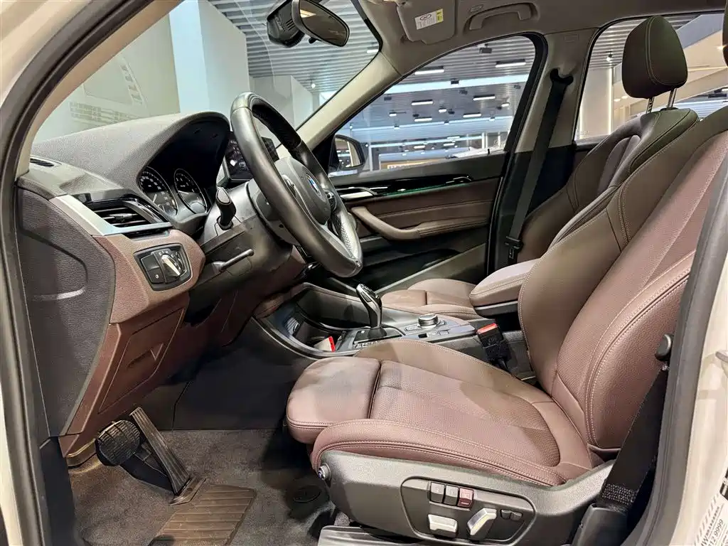 BMW X1 2022 sDrive25Li Leading фото 18