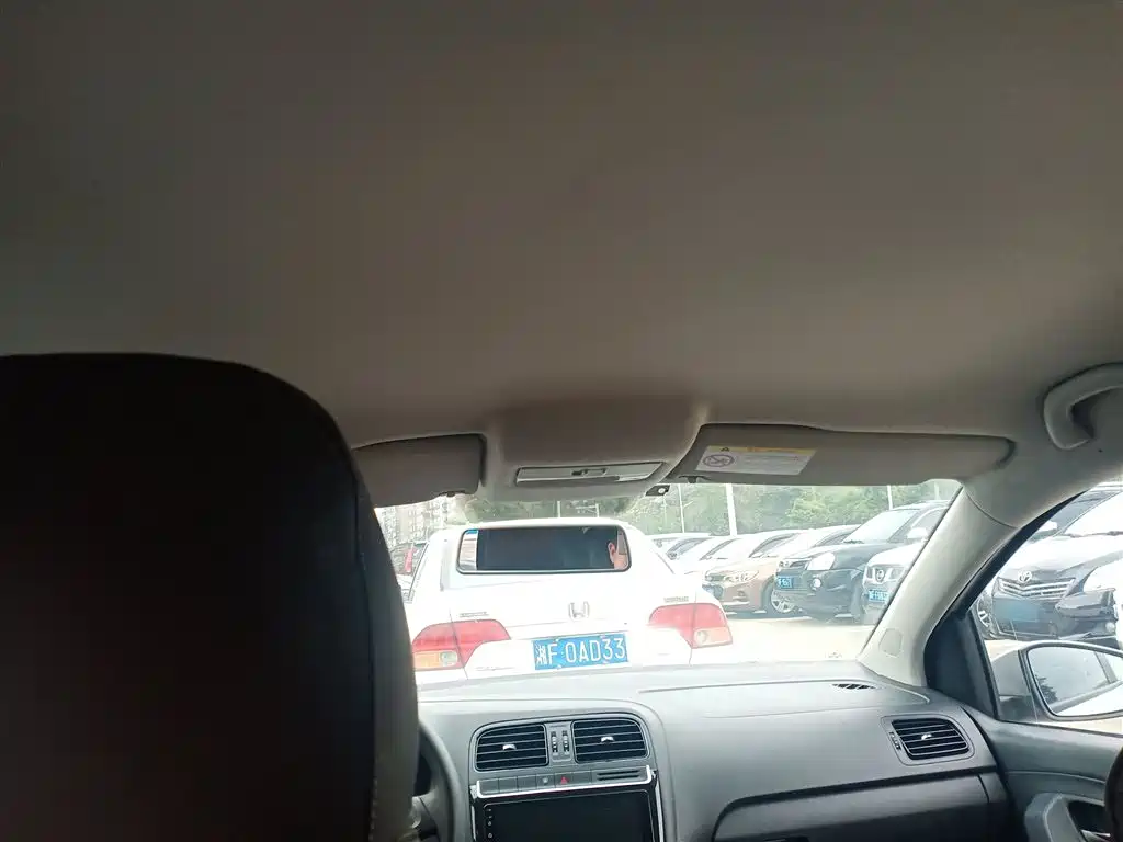 Volkswagen Polo 2016 1.4L Automatic Trend фото 18
