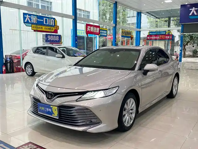 TOYOTA CAMRY