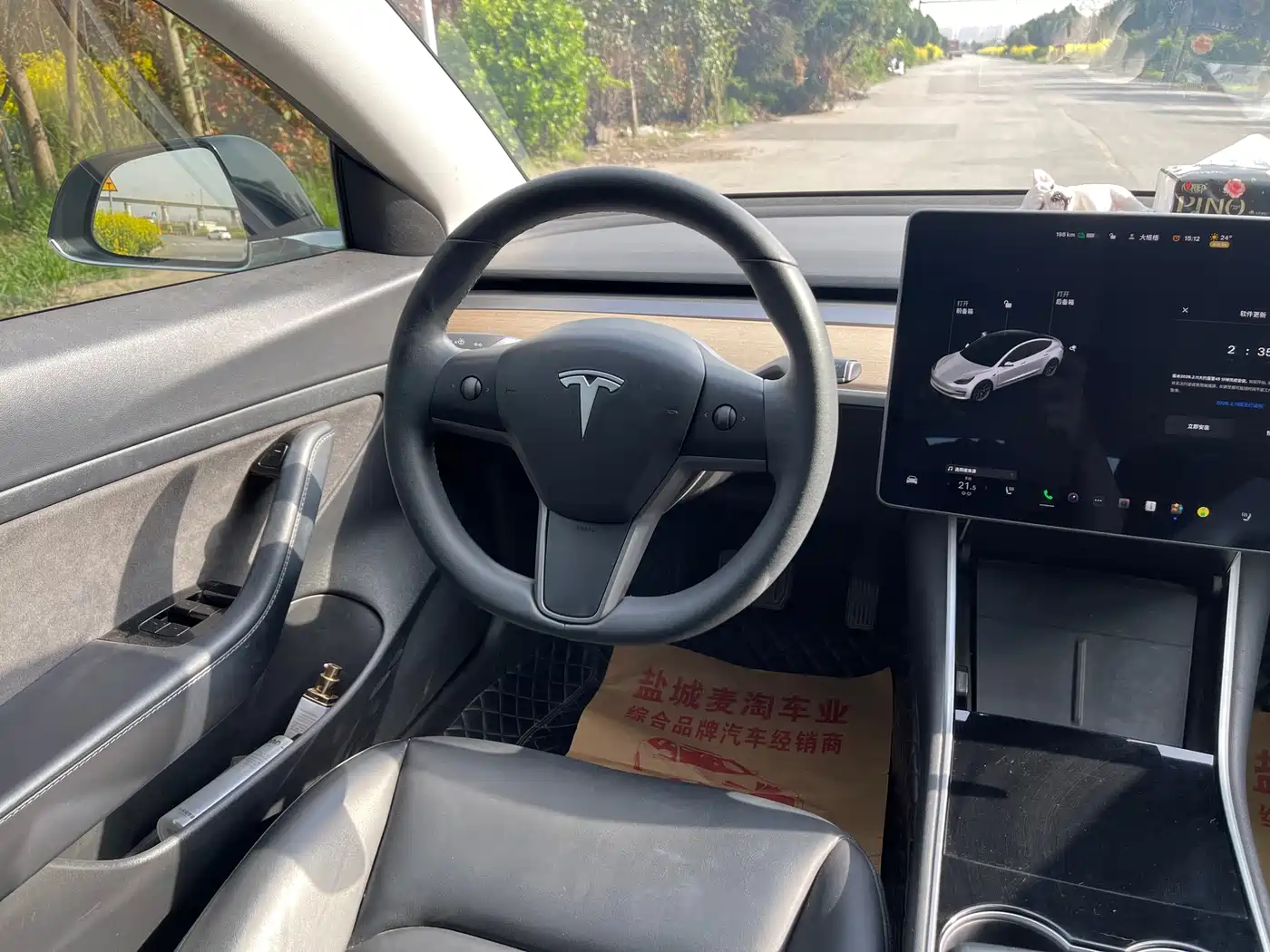 TESLA MODEL 3
