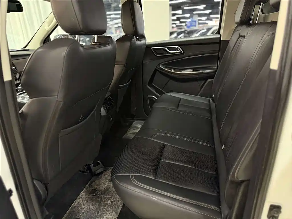 Jiangling Yuhu 9 2022 2022 2.0T Automatic Gasoline 4WD Comfort