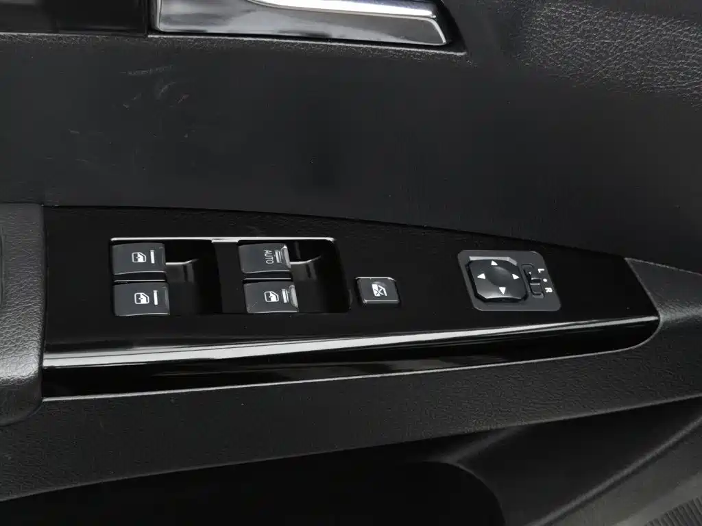 Фото 9 - Landwind X8