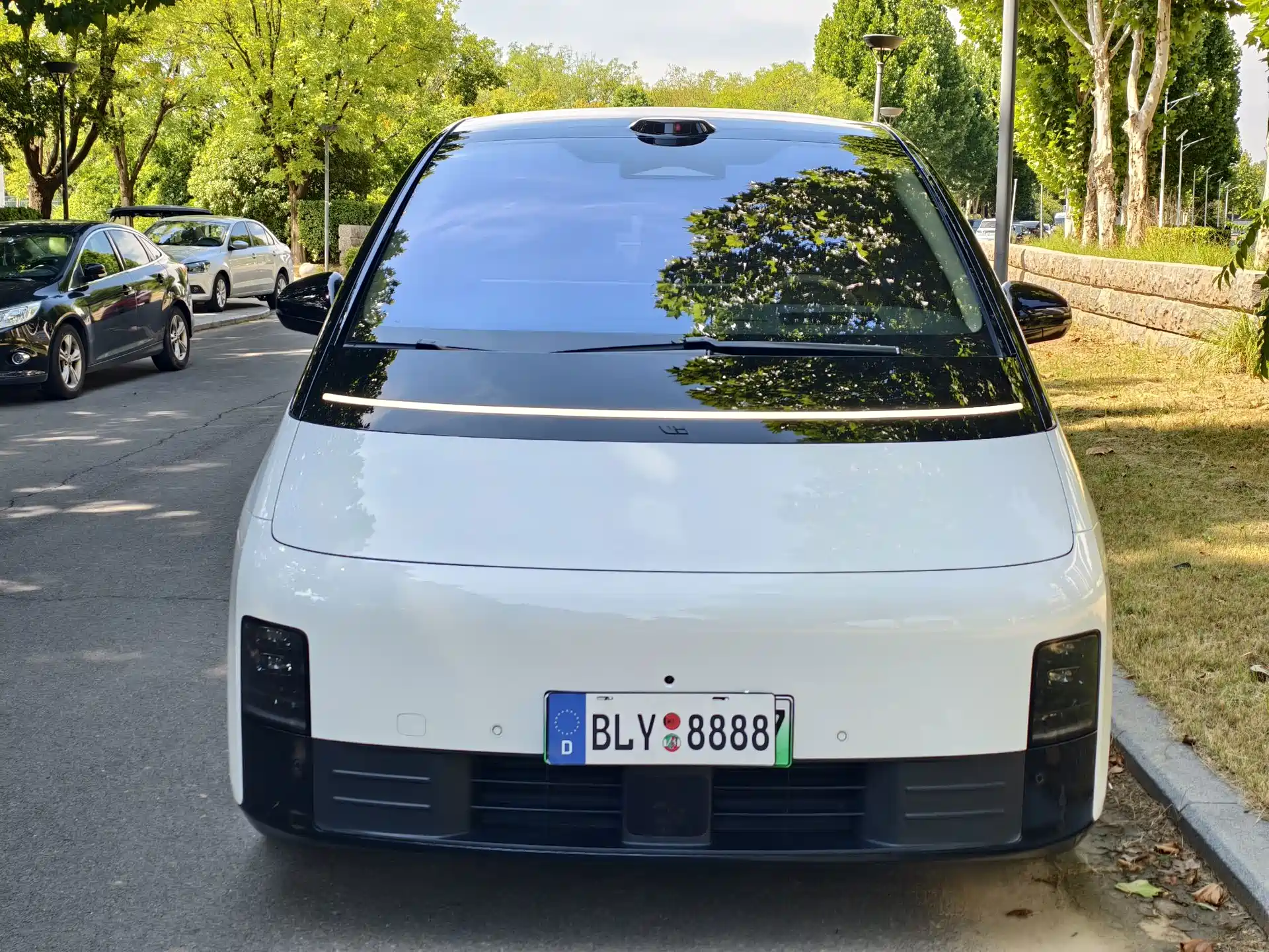 Фото 2 - Li Auto MEGA