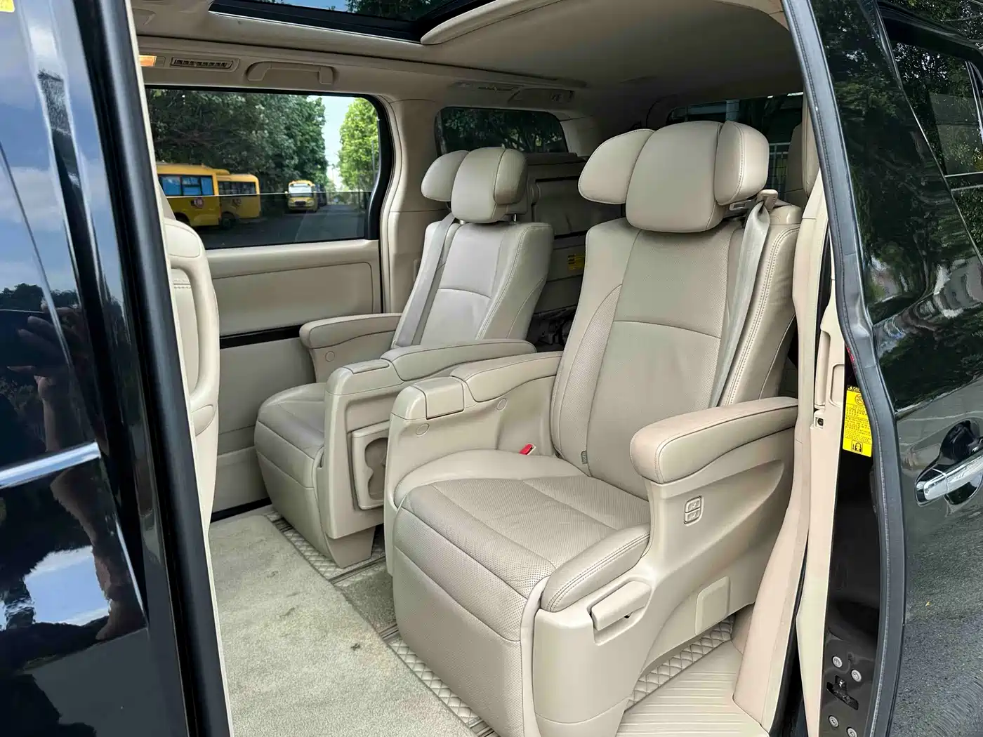 Toyota Alphard 2012 3.5L Luxury Edition фото 12