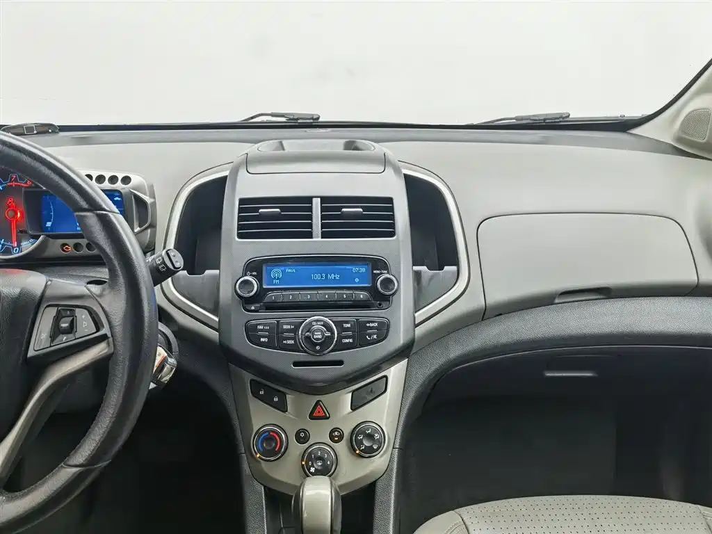Chevrolet Aveo 2012 2011 Hatchback 1.6L AT SX