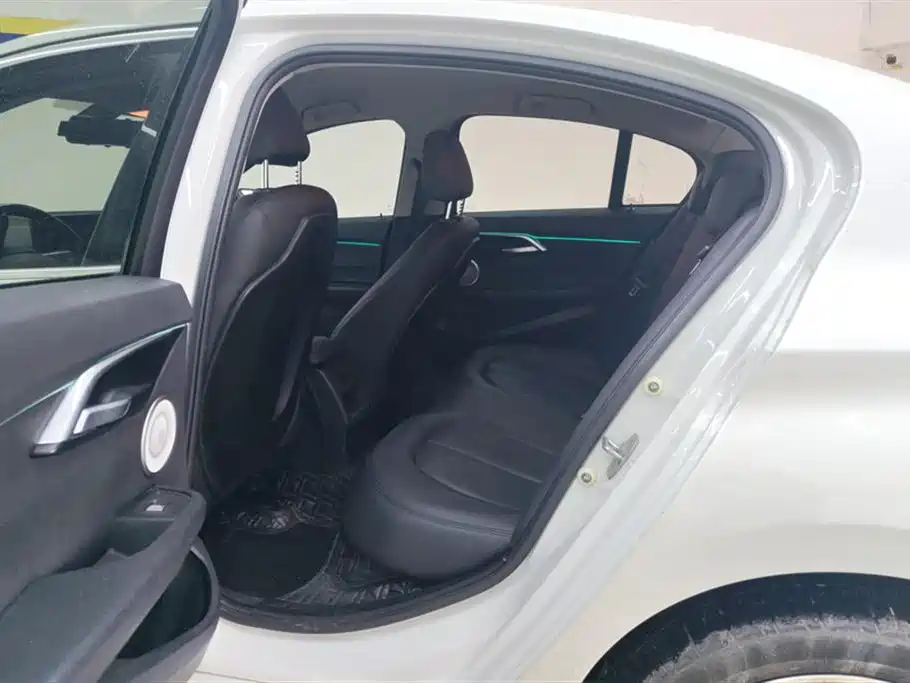 BMW 1 Series 2021 120i M Sport фото 11