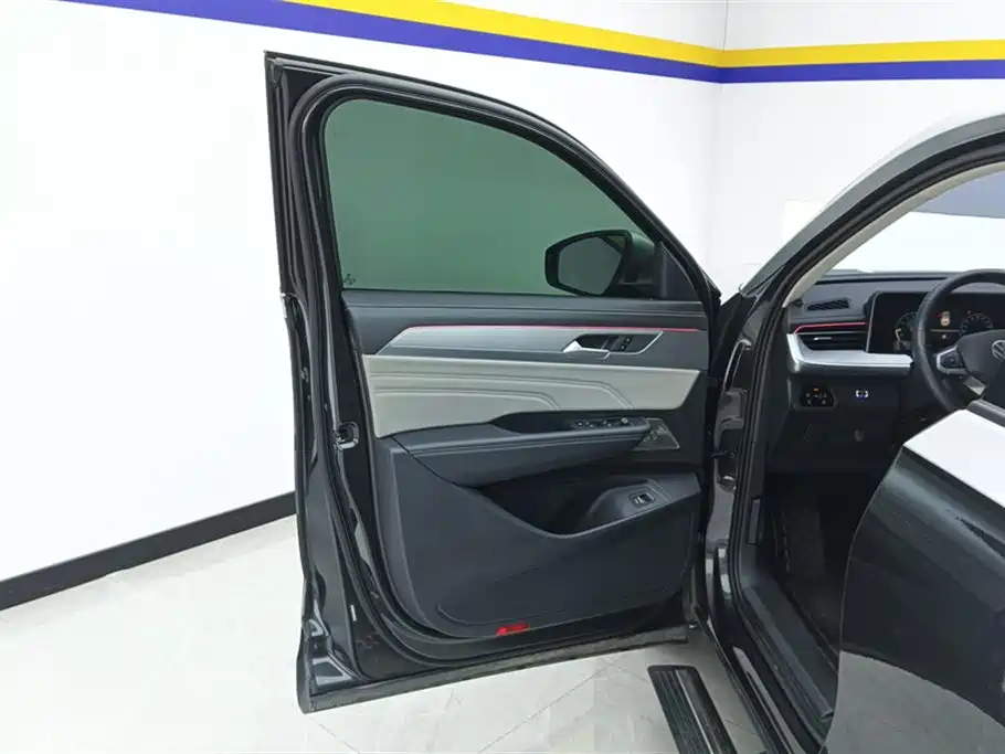 Volkswagen Talagon 2023 330TSI Luxury Touring Edition фото 7