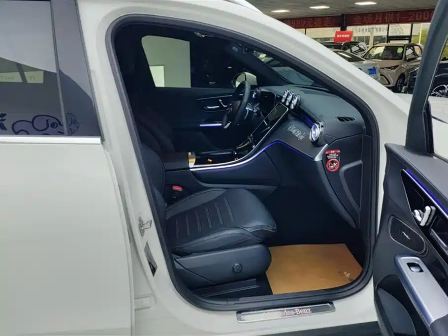 Mercedes-Benz GLC 2023 GLC 260 L 4MATIC Luxury 7-Seater фото 8
