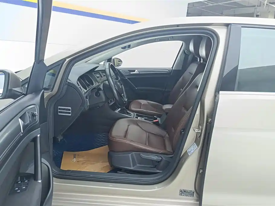 Volkswagen Golf 2016 230TSI Automatic Comfort фото 9