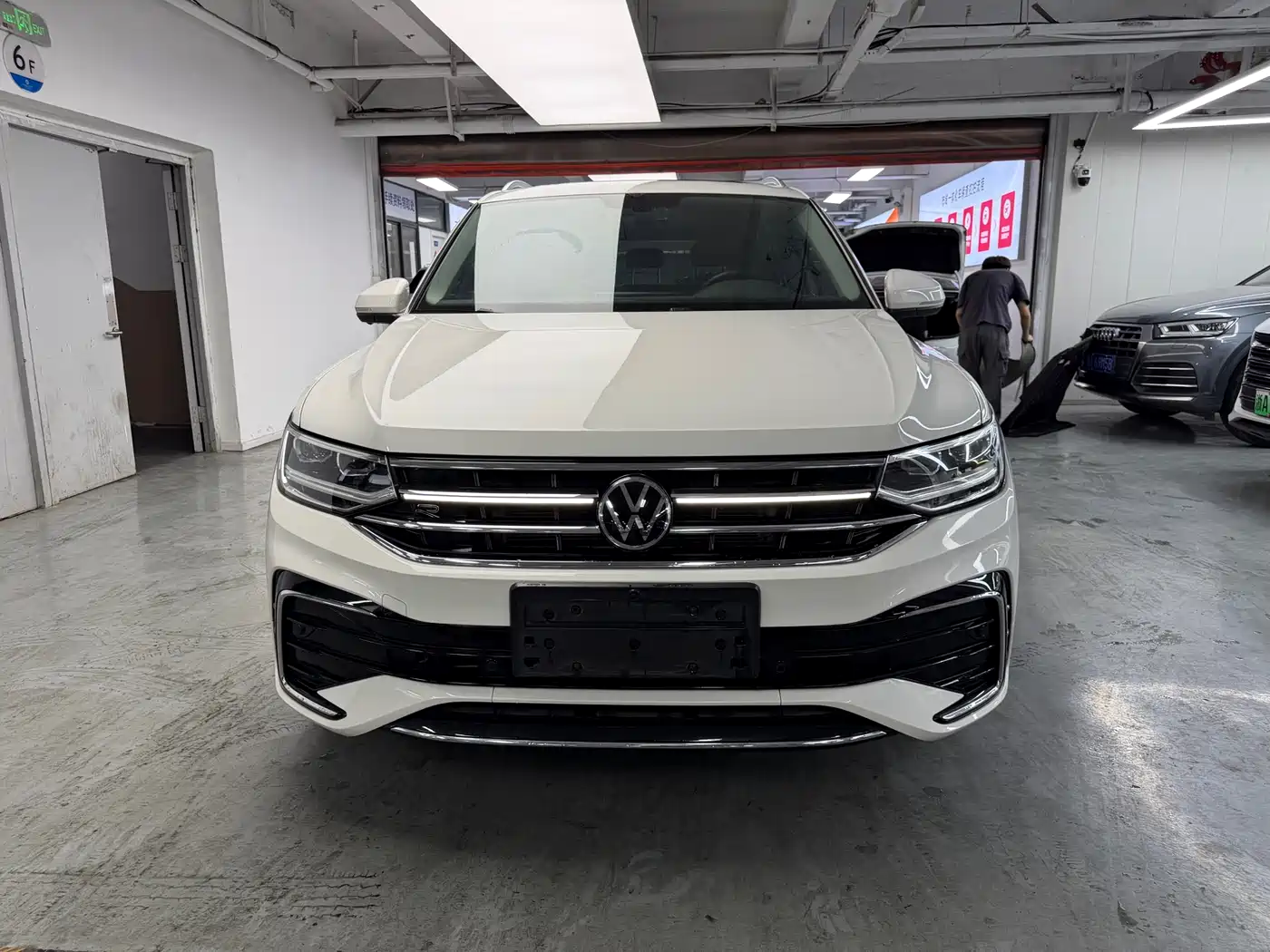 Volkswagen Tiguan L 2022 330TSI Auto 2WD R-Line Premium Edition фото 2