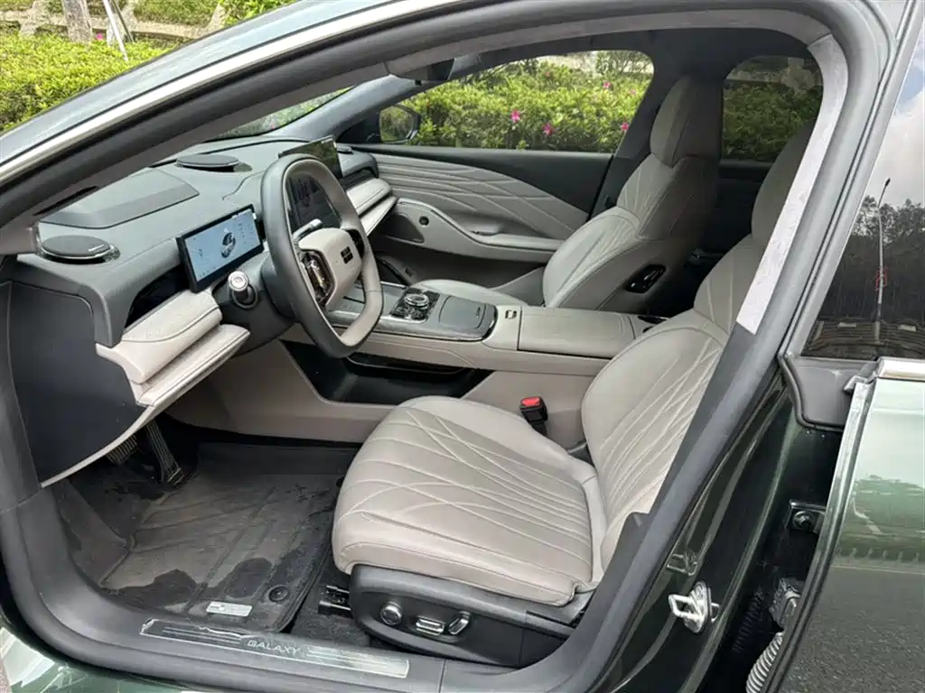 Geely Galaxy Galaxy Xingyao 8 2025 130km EM-P Starship Edition фото 12