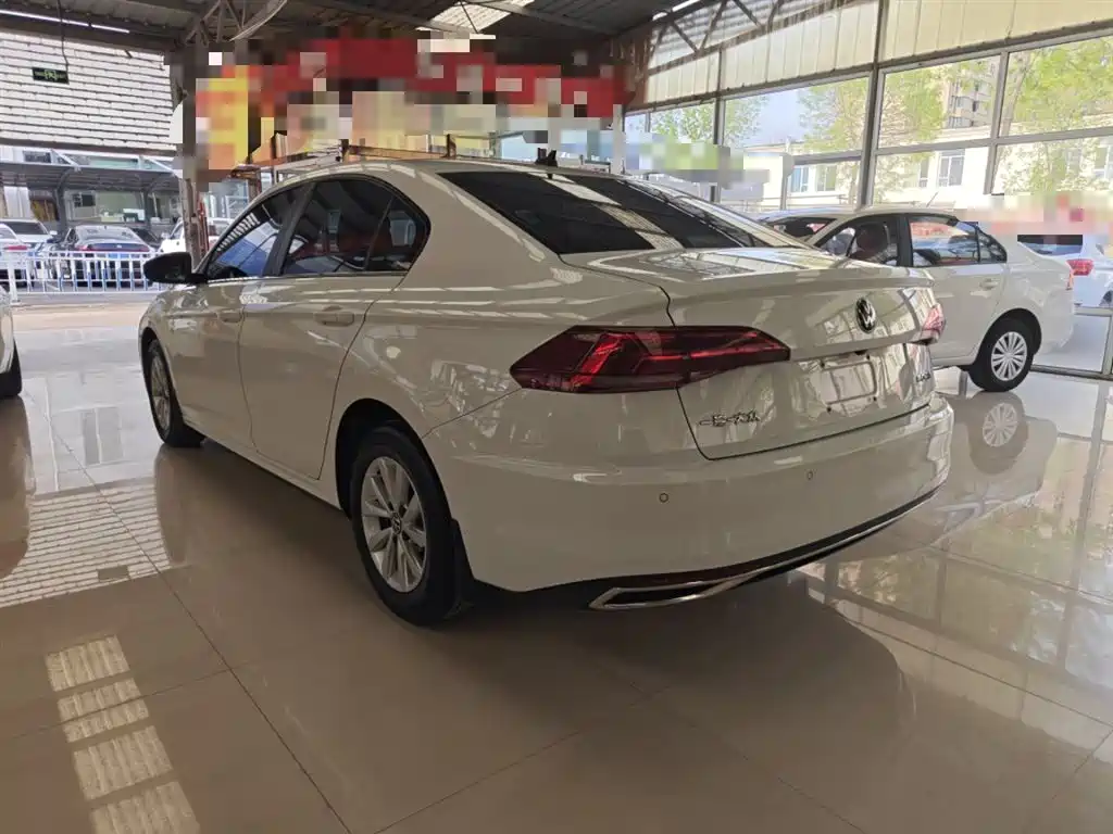 VOLKSWAGEN BORA